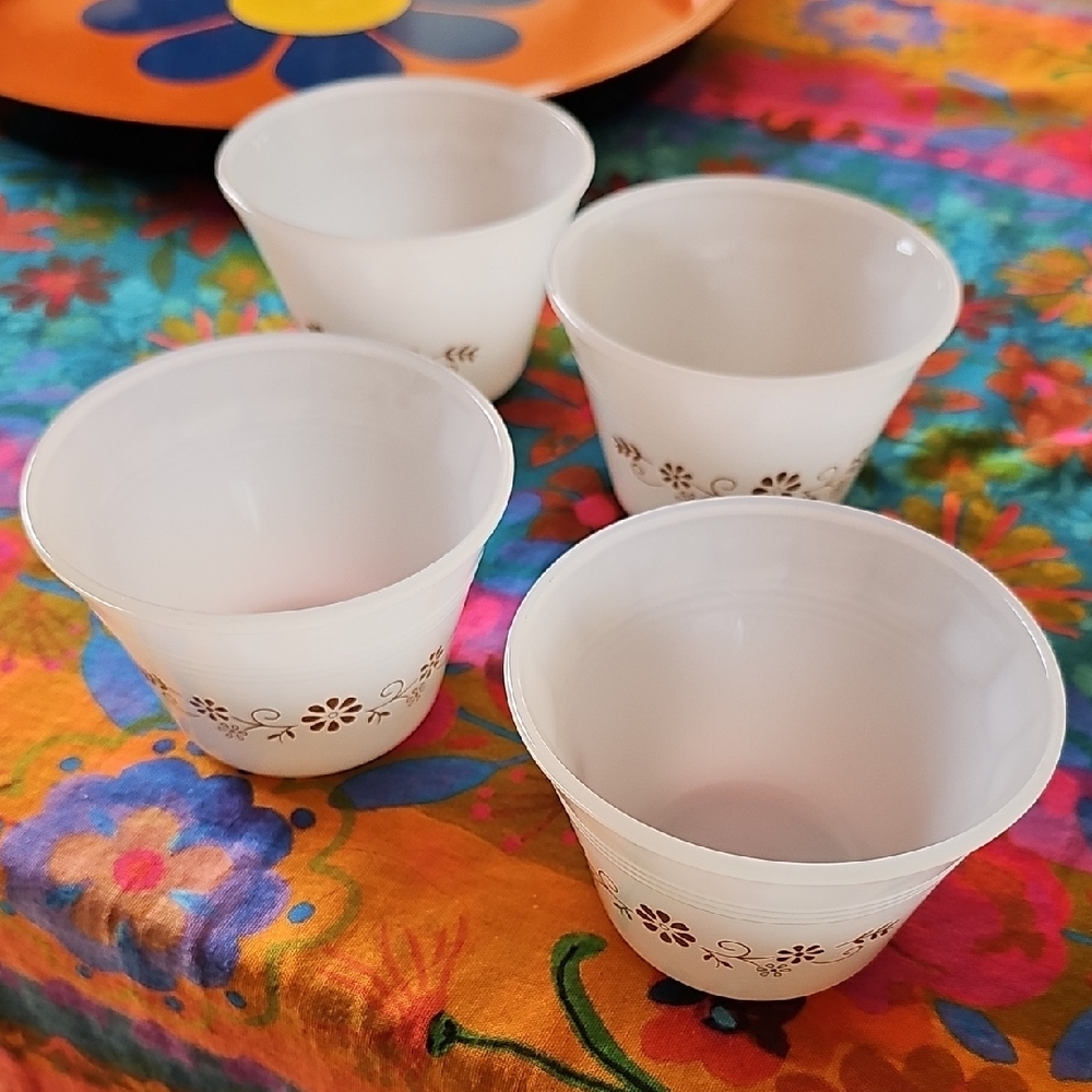 Set Of 4 Dynaware Milk Glass Custard Cups